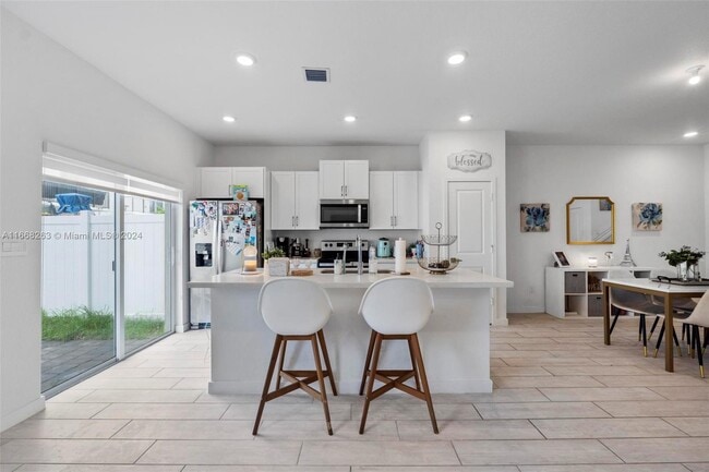 Building Photo - 765 SE 19th St