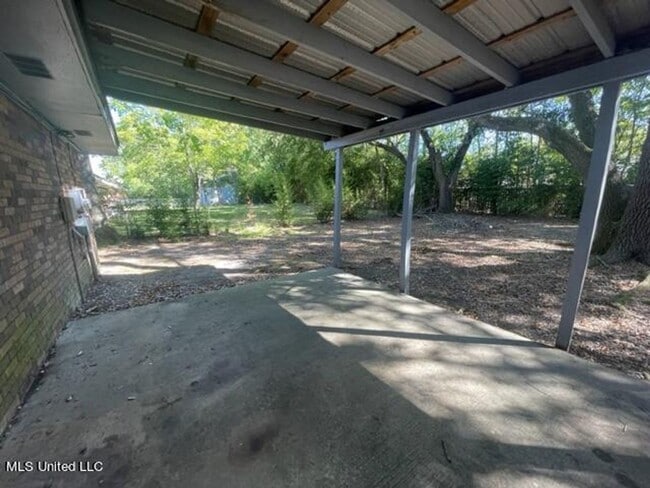 Building Photo - 3 Bed 1.5 Bath in Gulfport