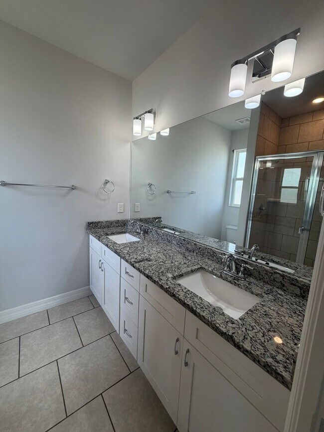 Building Photo - 1129 San Cristobal Ave