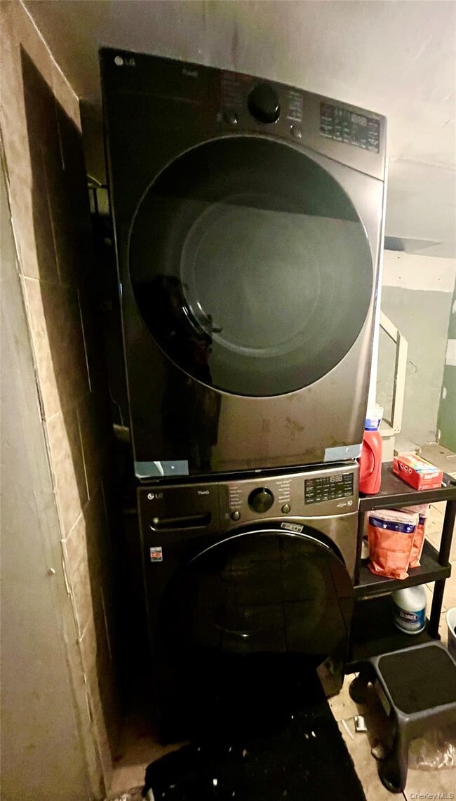 Building Photo - 11 Liberty St