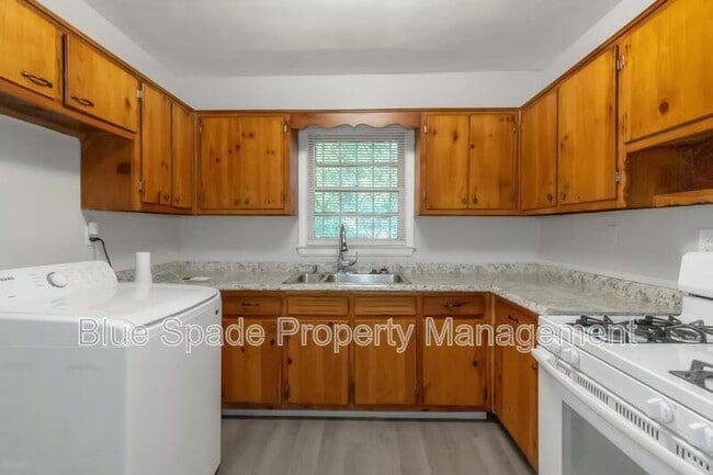 Building Photo - 409 Kildare Ave NW