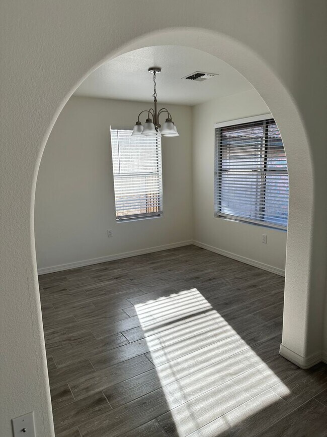 Building Photo - 1430 W Camino Ct
