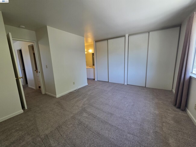 Building Photo - 7596 Silvertree Ln