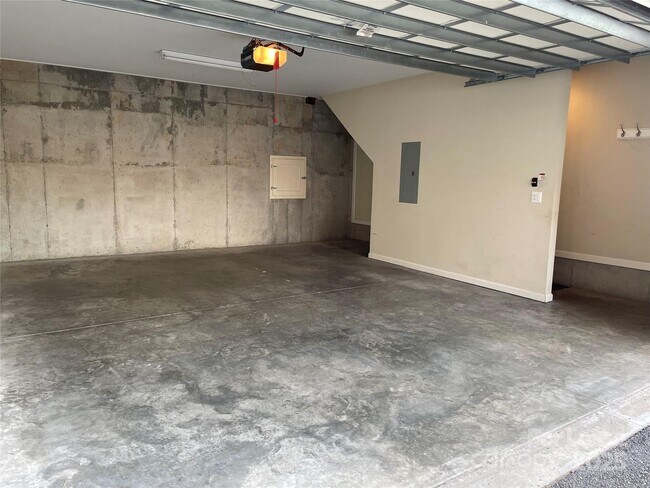 Building Photo - 129 Steinbeck Wy
