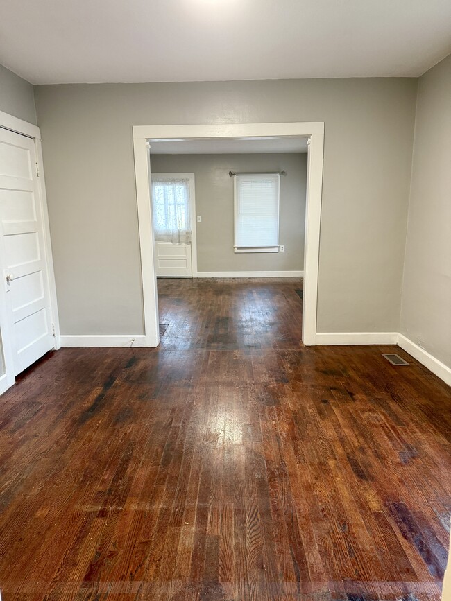 Building Photo - 906 Cherokee St