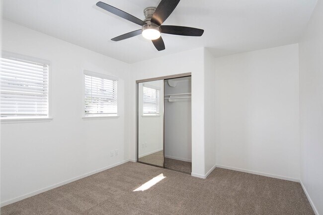 Building Photo - 3 BR House in Carlsbad with Washer/Dryer H...