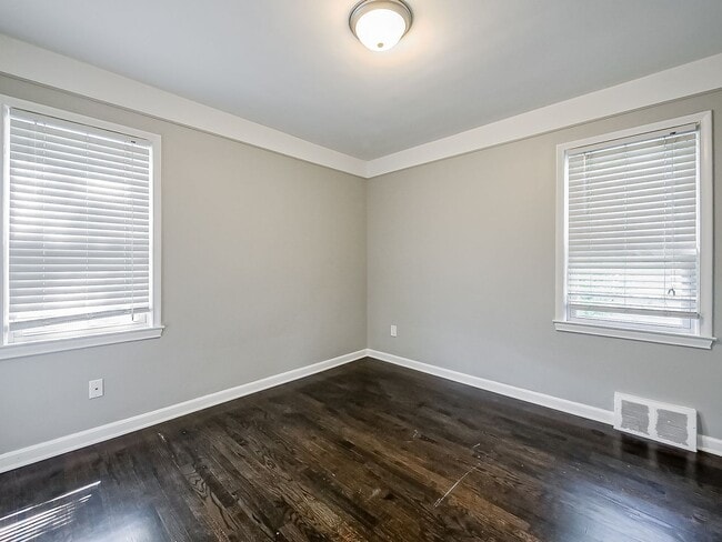 Building Photo - Charming Royal Oak Bungalow Near Downtown!