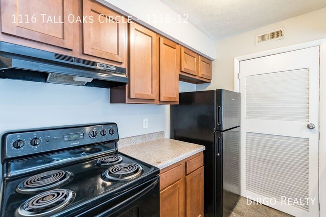 Building Photo - Comfortable 2 Bed / 1 Bath APARTMENT in HA...