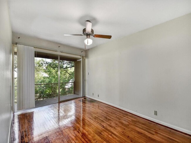 Building Photo - 206 Park Ln