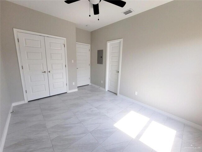 Building Photo - 1409 Alta Vista Dr