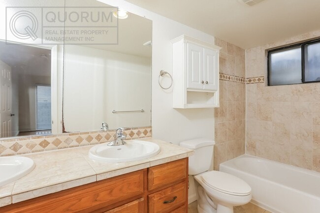 Building Photo - Beautiful 4 Bed 2 Bath House