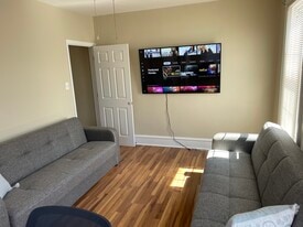 Building Photo - 600 Roxborough Ave