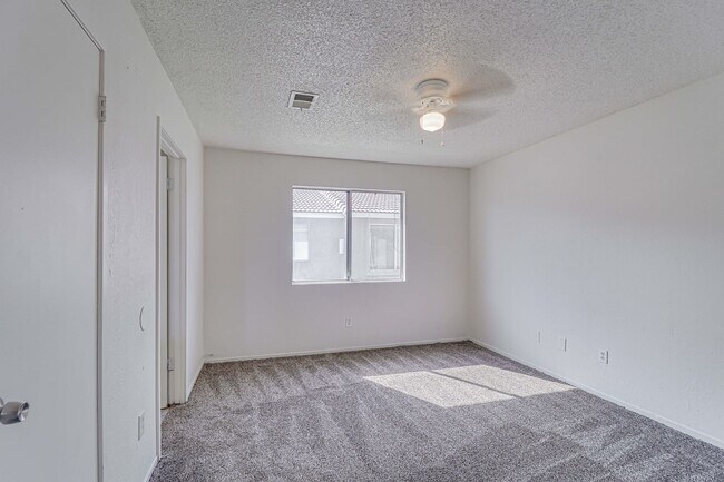 Building Photo - 4418 White Ln