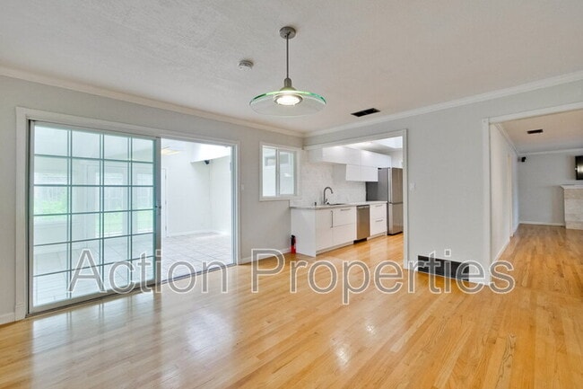 Building Photo - 1630 Alison Ave