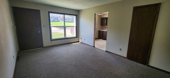 Building Photo - 2 Bedroom with bonus rec space in basement!