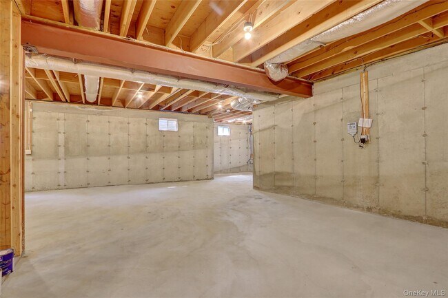 Building Photo - 11 Lillian Ln