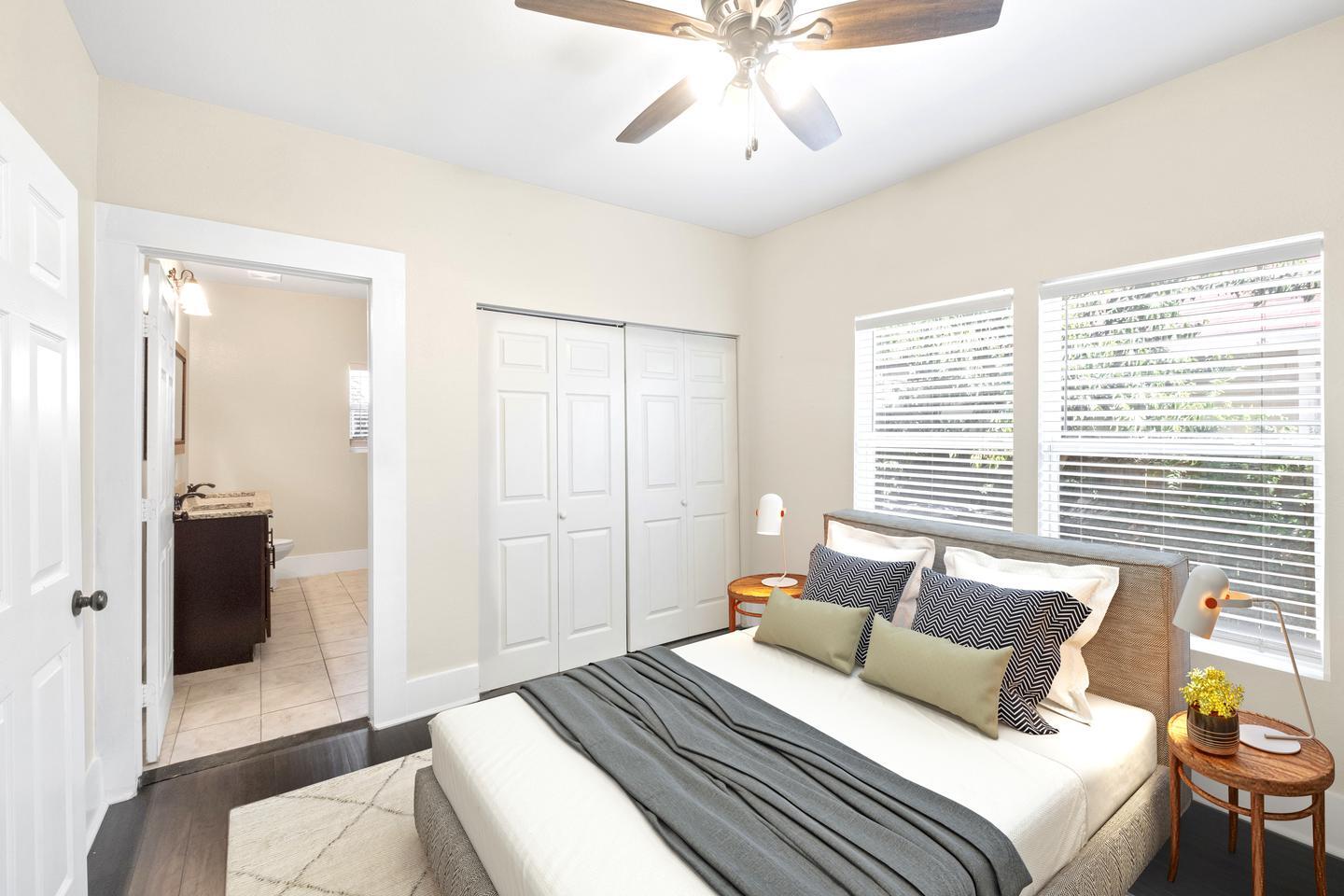 Building Photo - Charming Beacon Hill home with large private backyard