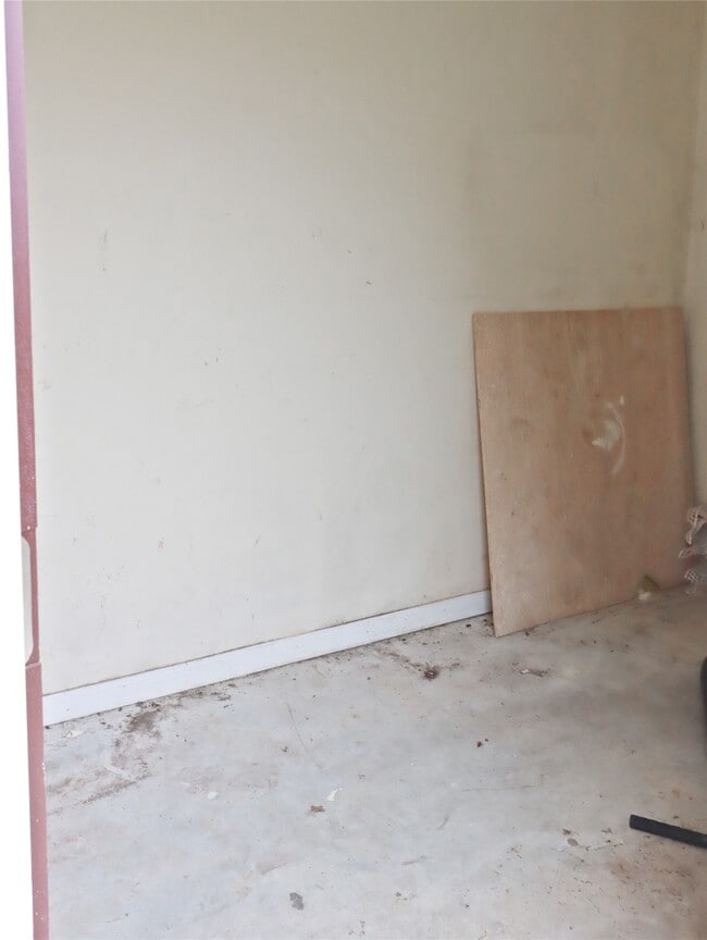 Building Photo - 7501 Blue Jay Dr