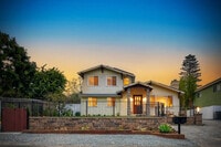 Building Photo - 541 San Dieguito Dr