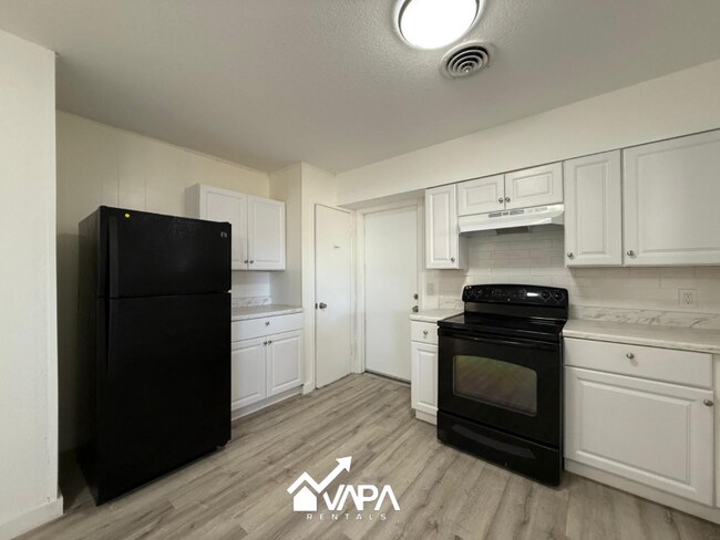 Building Photo - 4419 Tropical Dr