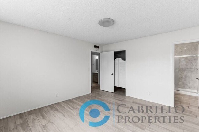 Building Photo - 4622 Hamilton St