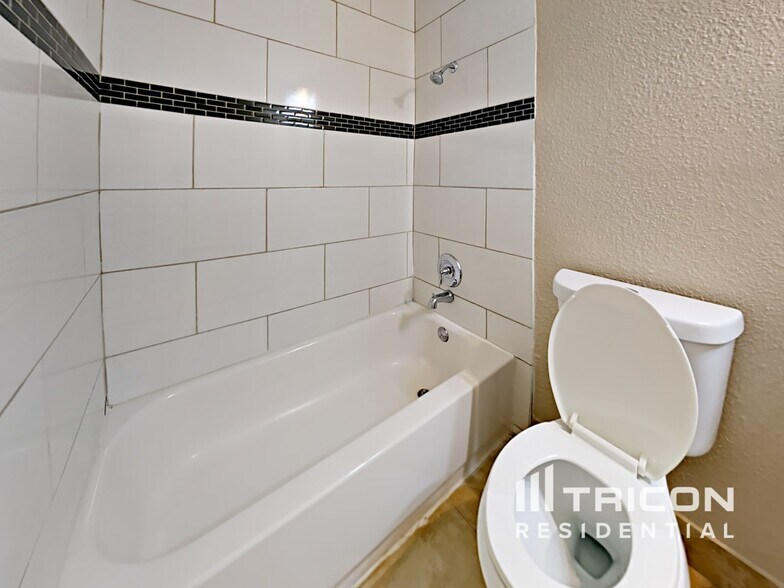 Building Photo - 14615 Hillside Ridge