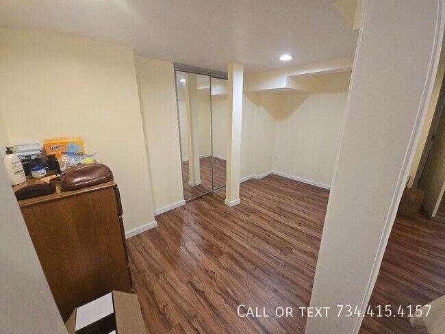 Building Photo - 430 S 4th Ave