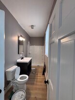 Building Photo - 438 Villa St
