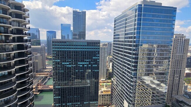 Building Photo - 300 N State St