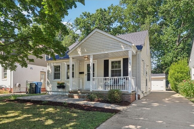 Building Photo - 446 Huntmere Dr