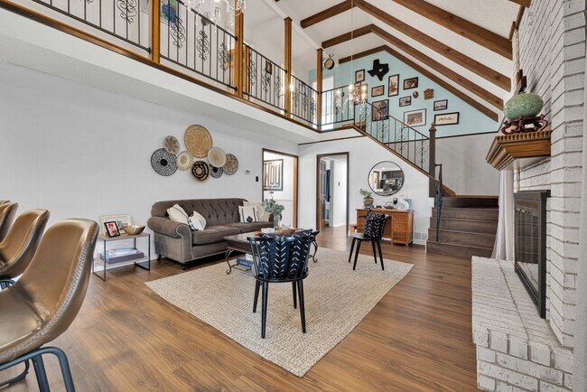 Building Photo - Discover Old World Charm in Northern Hills!