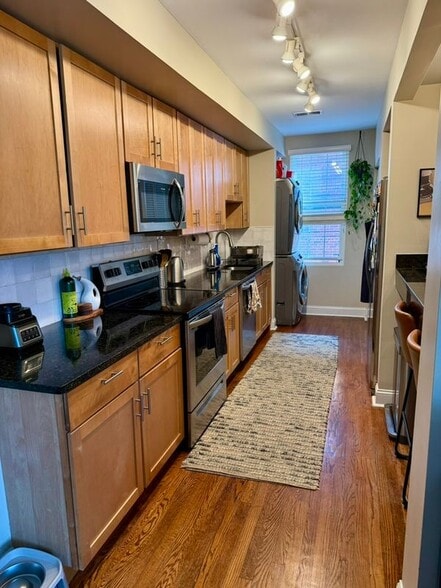 Building Photo - 400 Evarts St NE