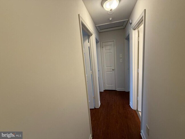 Building Photo - 4345 Normandy Ct