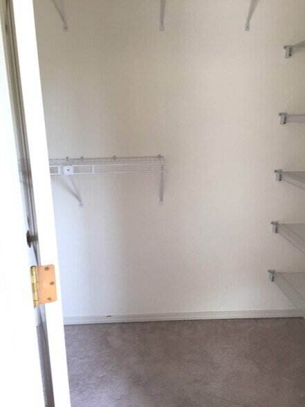 shelving - 4433 115th St SE