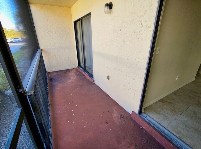 Building Photo - Charming Residence in a Prime Fort Myers Location