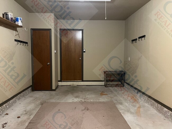 Building Photo - 2 Bedroom Duplex