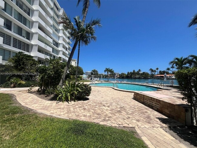 Building Photo - 9101 E Bay Harbor Dr