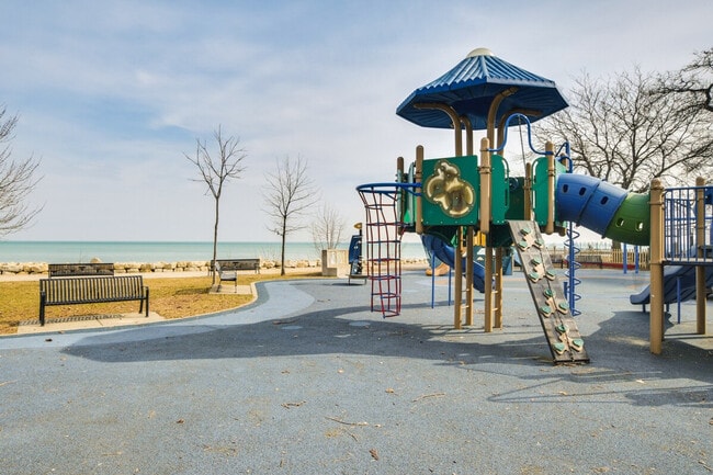 Building Photo - 6242 N Kenmore Ave