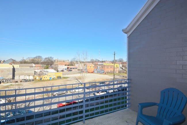 Building Photo - 419 Chamberlain St SE
