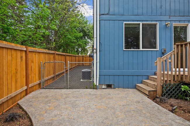 Building Photo - 6133SE