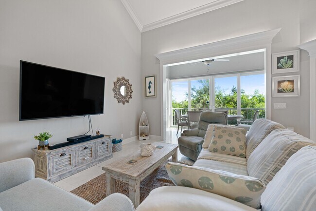 Building Photo - 2706 Fairway Dr N