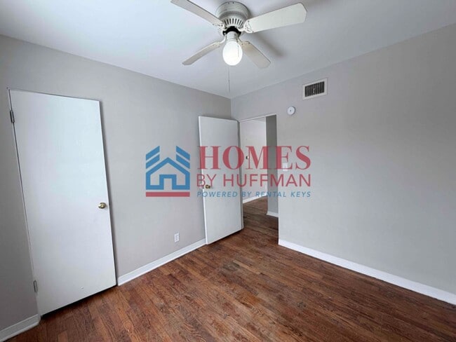 Building Photo - Three Bedroom House | $500 Deposit Special!