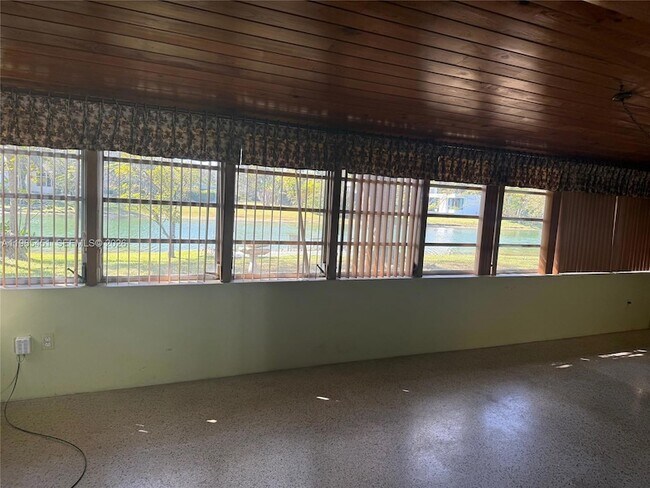 Building Photo - 11820 SW 69th Ct