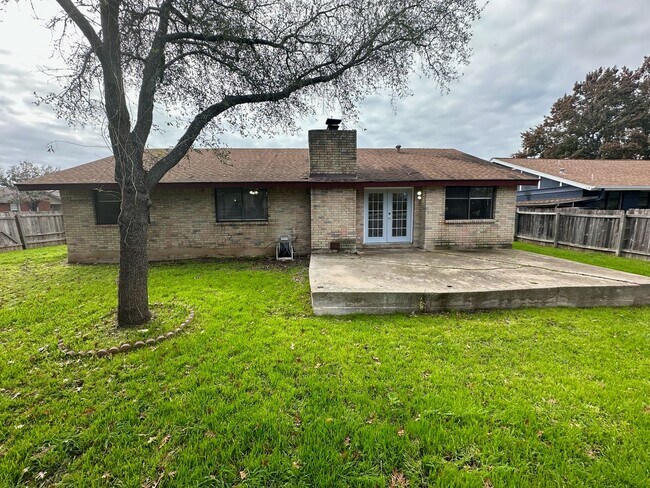Building Photo - 12101 Scissortail Dr