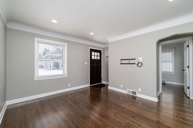 Building Photo - 537 Bird Ave