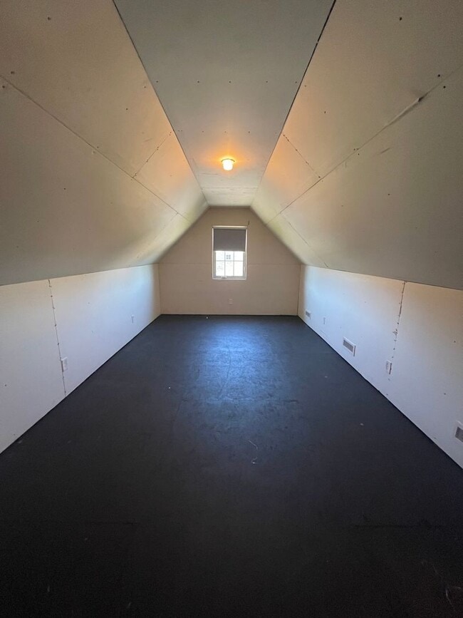 Building Photo - Beautiful 4-Bed, 3-Bath Bungalow in Highly Desirable Farragut!