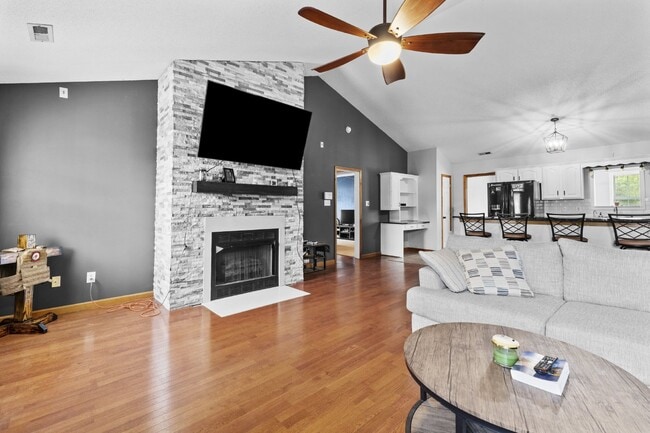 Building Photo - 212 Quail Creek Ct