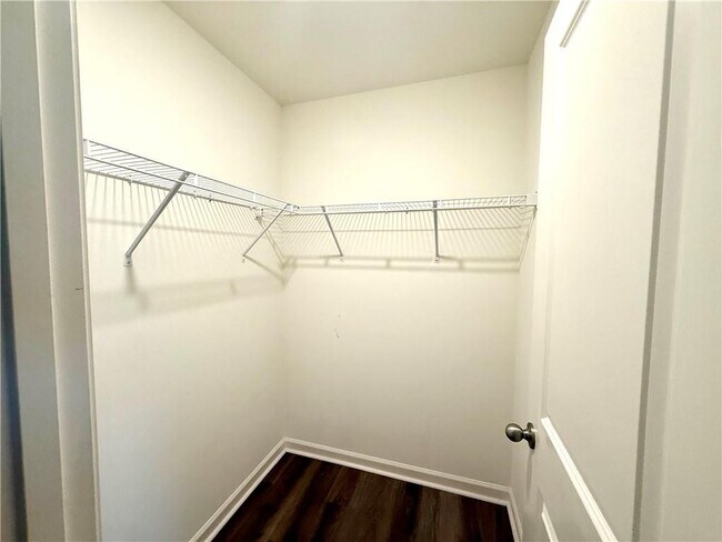 Building Photo - 119 Pond Ct