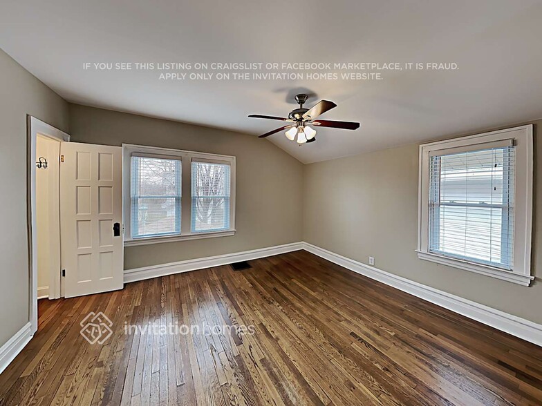 Building Photo - 862 Carpenter Ave