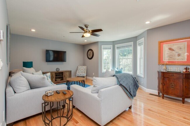 Building Photo - 11 Rockingham Rd